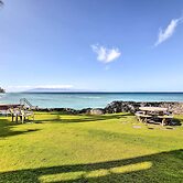 Beachfront Lahaina Condo: Pool + Grill Access