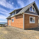 Oceanfront Cottage W/deck & Secluded Beach Access!