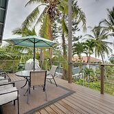 Breezy Kailua-kona Bungalow w/ Lanai & Ocean View!