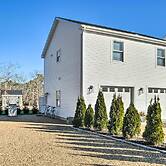 Modern Apt Near Martha's Vineyard Beaches!