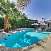 5 Blocks to El Paseo: Palm Desert Casita w/ Pool