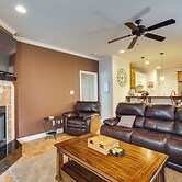 College Station Family Home: 3 Mi to Texas A & M!