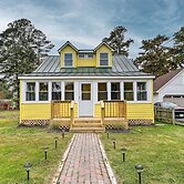 Updated North Beach Cottage: Pet Friendly!