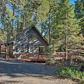 Family Cabin in Blue Lake Springs, Near Town!