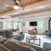 Family Cabin in Blue Lake Springs, Near Town!