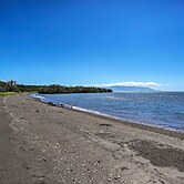 High-end Resort Condo Nestled on Molokai Shoreline