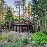 Truckee Family Home, Walk to Lake + 5 Mi to Skiing