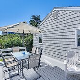 Quaint Coastal Cottage With Patio!