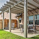 College Station Townhouse w/ Private Patio