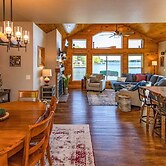 Spacious Lakeside Family Home on Big Bearskin Lake