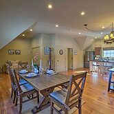 Luxe 'green Barn' Near Skiing w/ Mt Equinox Views!