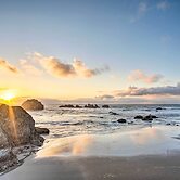 Spacious Bandon Getaway - 2 Blocks to Ocean!