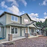 Spacious Bandon Getaway - 2 Blocks to Ocean!