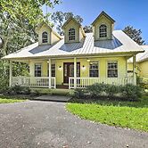 Charming Waldo Getaway Near Lake Santa Fe!