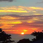 Sunset & Ocean Views: Kailua-kona Apt Near Beach