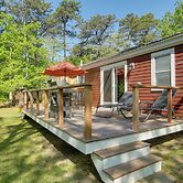 3 Mi to Beach & Town: Martha's Vineyard Home