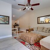 Dog-friendly Pensacola Duplex ~ 7 Mi to Downtown