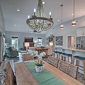 Quiet Fisherman's House w/ Hot Tub + Tropical Bar!