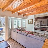 Crestline Cabin w/ Deck: 1 Mi to Lake Gregory