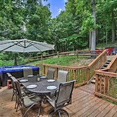 Butler Cabin on 19 Acres w/ Hot Tub & Fire Pit!