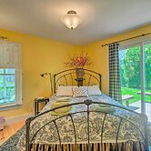 Traditional Martha's Vineyard Home w/ Porch & Yard