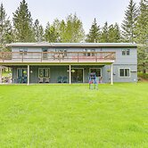 Scenic Forest Lodge Outside Glacier National Park!