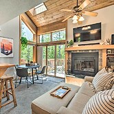Ski-in/ski-out Lutsen Retreat w/ Pool Access!