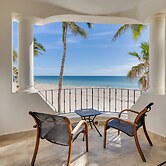 Beachfront Oasis in Cabo w/ Resort Amenities!