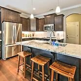 Downtown Townhome; Walk to Dine & Shop on Broad St