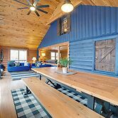 Diamond Lake Waterfront Cabin w/ Deck + Dock!