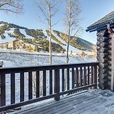 Jackson Condo w/ Fireplace < Half Mi to Snow King!