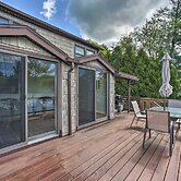 Picturesque Cottage With Sunroom on Ashmere Lake!