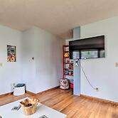 Walk to Main Street: Cozy Cottage in Hyannis