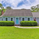 Walk to Skaket Beach: Charming Cottage w/ Deck