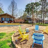 Cedar Creek Lakefront Vacation Rental w/ Pool