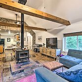 Creekside Morrison Cabin ~ 9 Mi to Red Rocks Park!