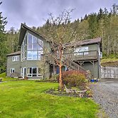 Idyllic Retreat ~ 20 Mi to Olympic National Park!