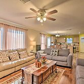 Family-friendly Home ~ 12 Mi to Space Center!