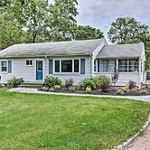 Hamptons Bay Home on Shinnecock Bay w/ Yard!