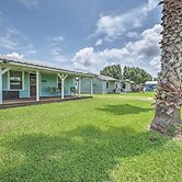 Half-mi to Seadrift Harbor: Seadrift Home w/ Deck