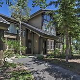 Mammoth Lakes Vacation Rental w/ Community Hot Tub