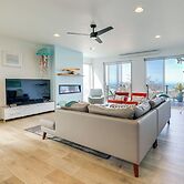 Scenic Depoe Bay Townhome w/ Deck < 1 Mi to Parks!