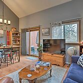 Pet-friendly Townhome w/ Community Hot Tub!