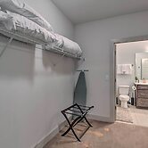 Modern Nashville Condo: 7 Mi to Downtown!