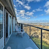 Eagles View Condo in Ocean Shores w/ 3 Balconies