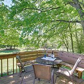 Updated Home w/ Deck: 2 Mi to Sister Bay Beach!