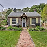 Cute East Hampton Cottage w/ Patio - Walk to Beach