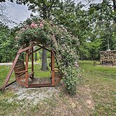 'pine Lodge Cabin' on 450 Acres in Ozark Mountains