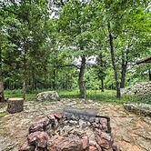 'pine Lodge Cabin' on 450 Acres in Ozark Mountains