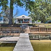 Riverfront Cottage: Fire Pit & Kayaks